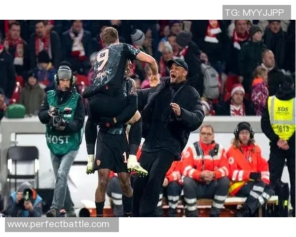 西甲焦点战：多特蒙德与拜仁战平帽子戏法引发全场热烈反响