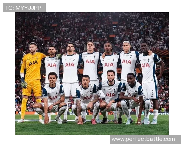 欧联杯惊天对决AC米兰与曼联战成平局乌龙球成比赛转折点