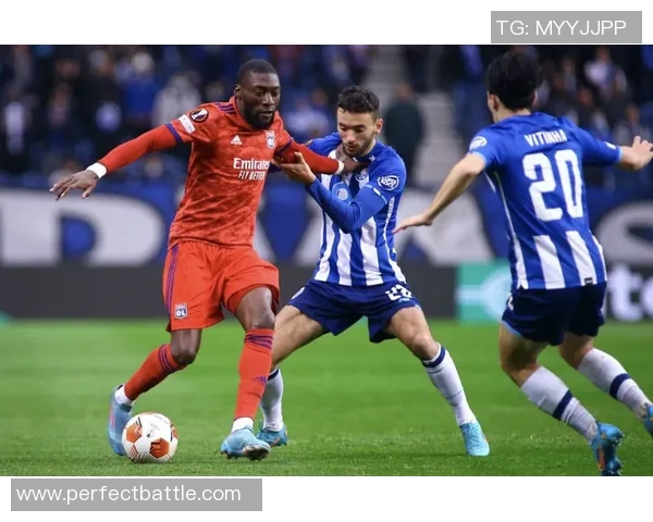 波尔图逆转里昂精彩瞬间回顾足总杯激战引爆全场热情